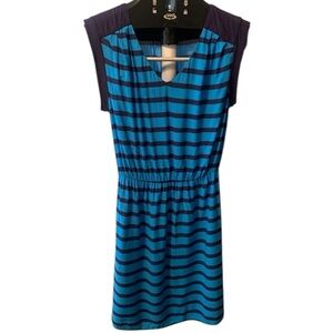 GAP V-neck Sleeveless Dress